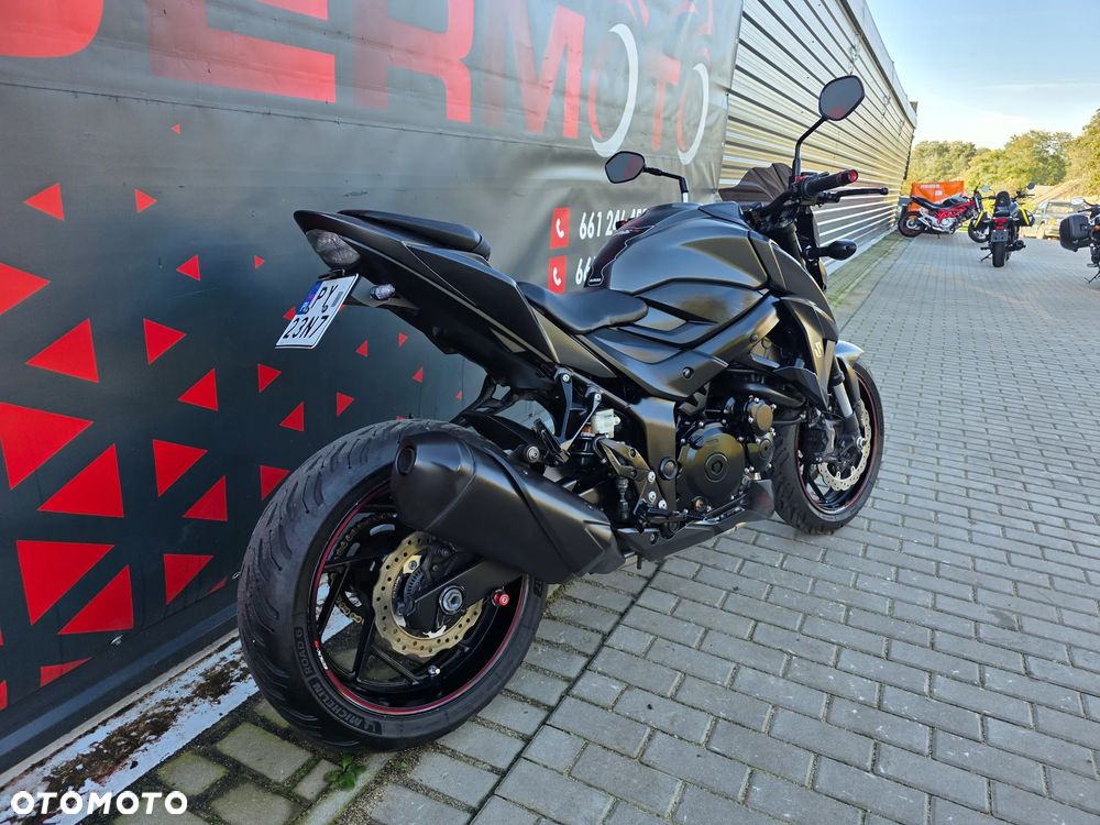 Suzuki GSX - 3