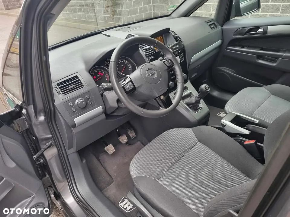 Opel Zafira - 10