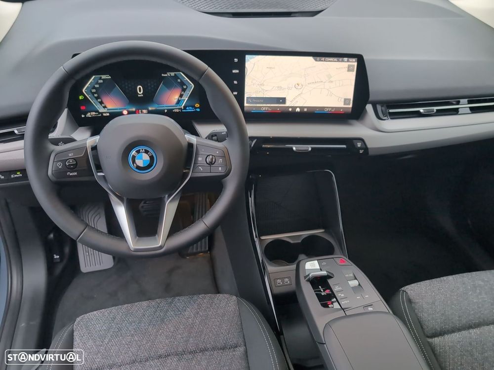BMW 225xe Active Tourer - 12