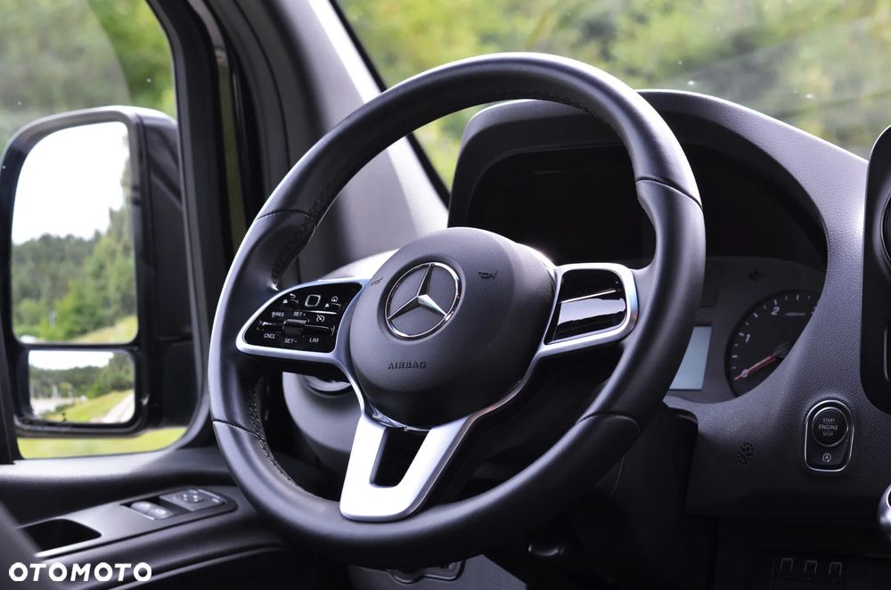 Mercedes-Benz Sprinter 907.235 - 7