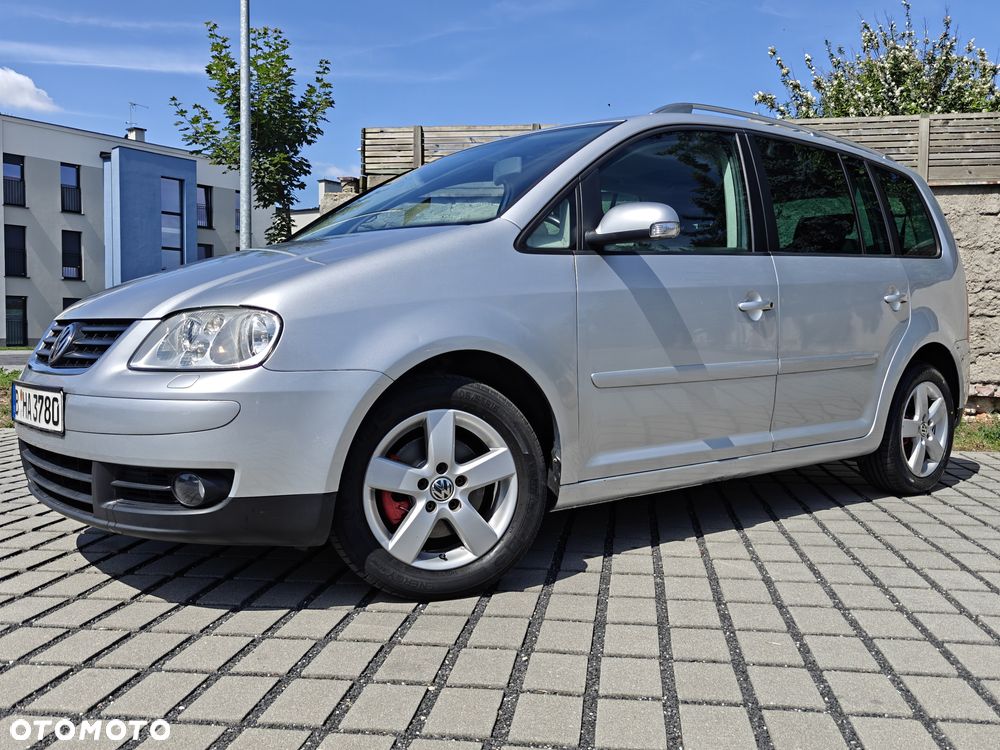 Volkswagen Touran - 12