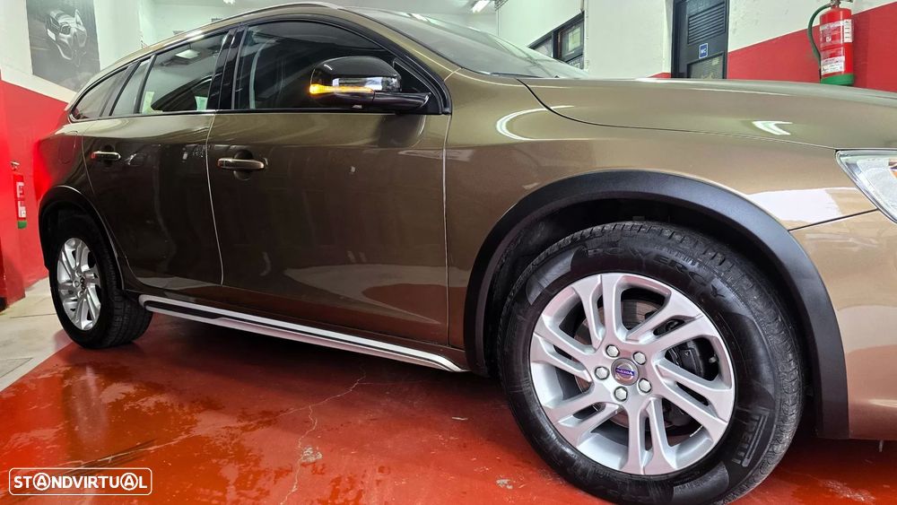 Volvo V60 Cross Country 2.0 D3 Momentum - 4