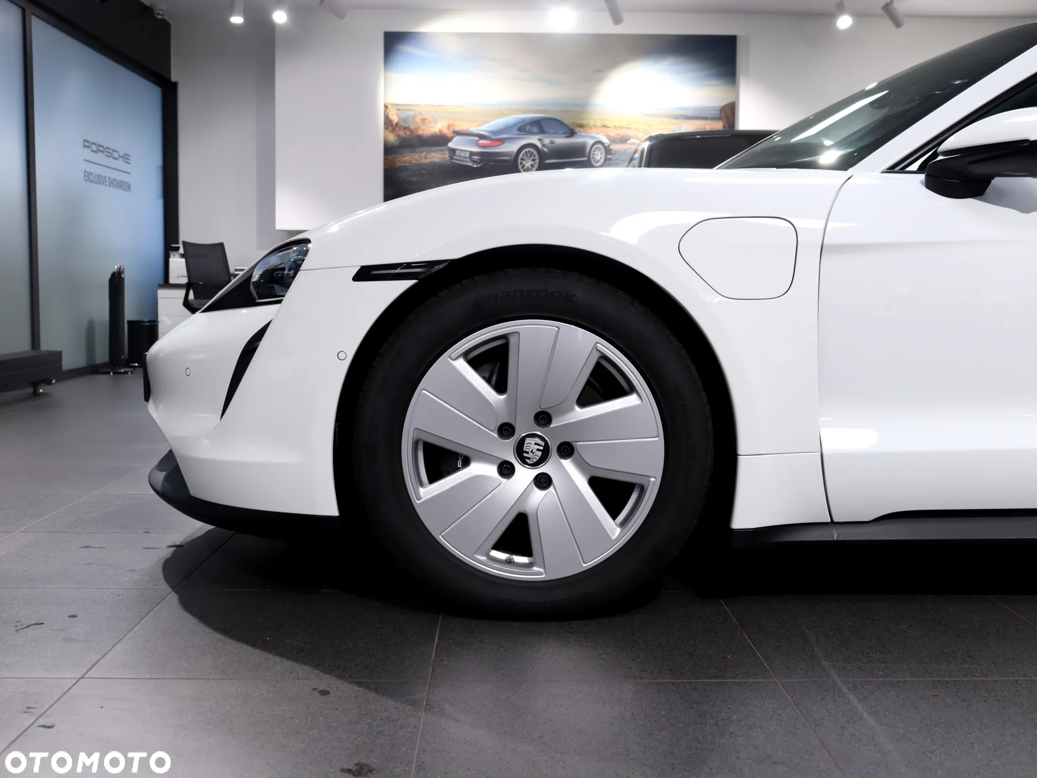 Porsche Taycan Performance Plus - 11