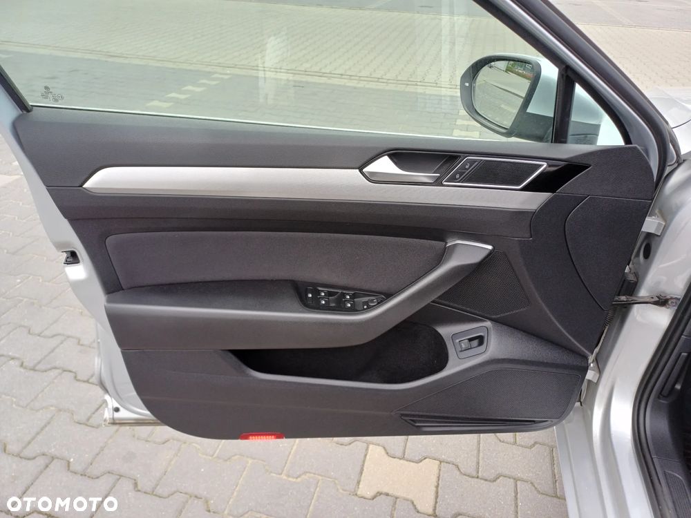 Volkswagen Passat Variant 2.0 TDI SCR - 22