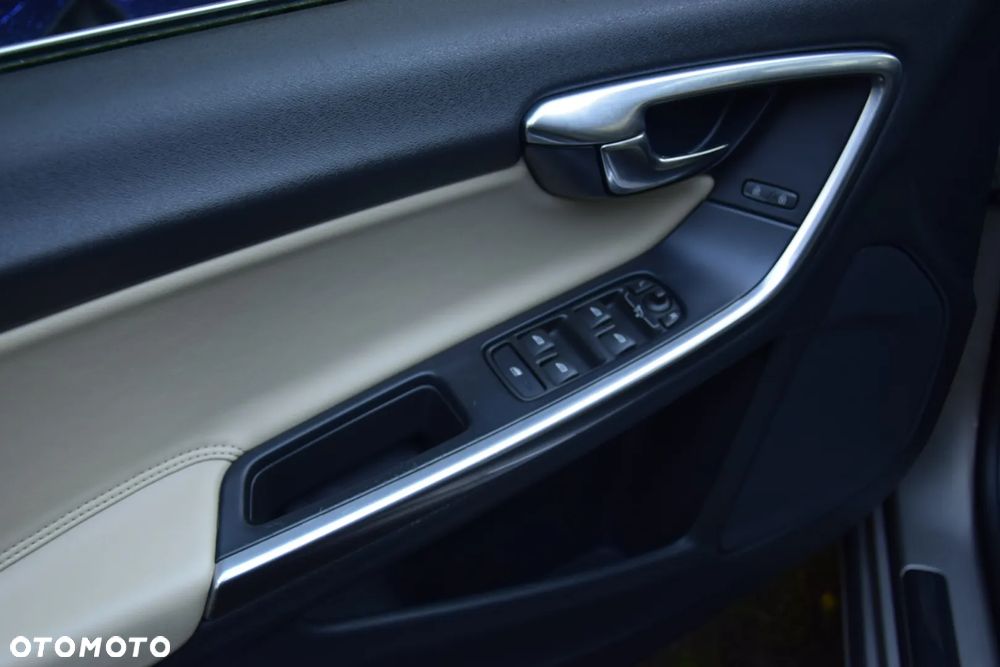 Volvo V60 D2 Summum - 20