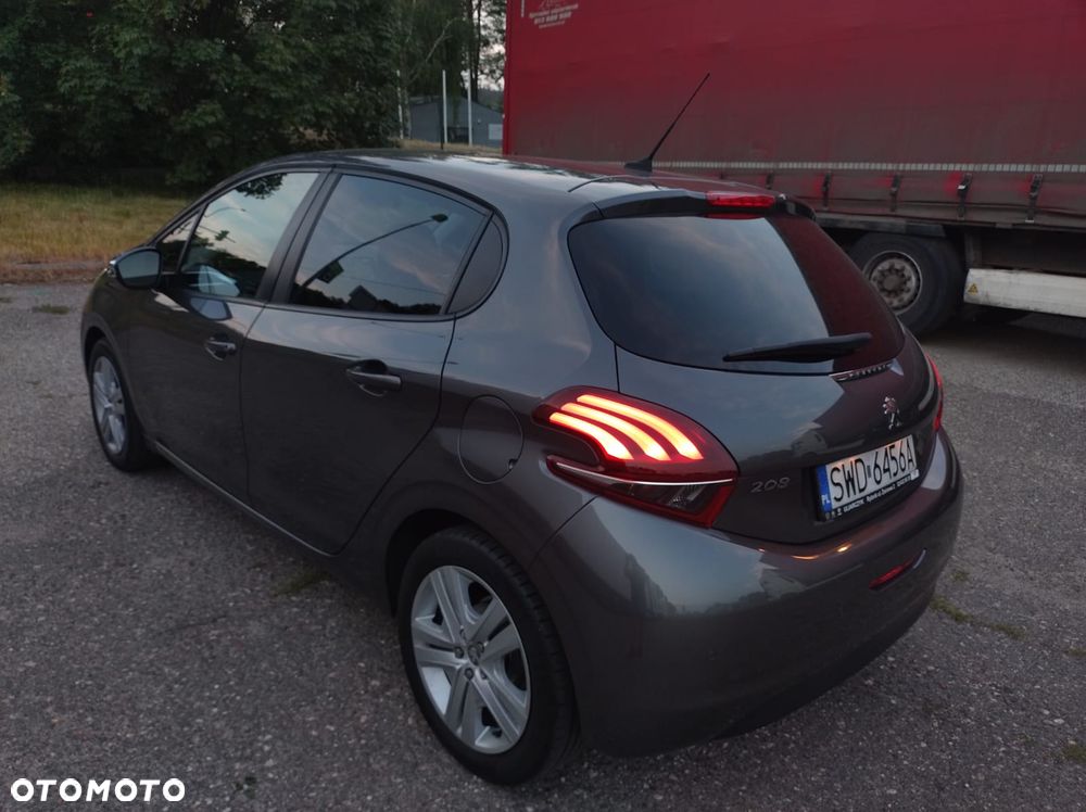 Peugeot 208 - 4