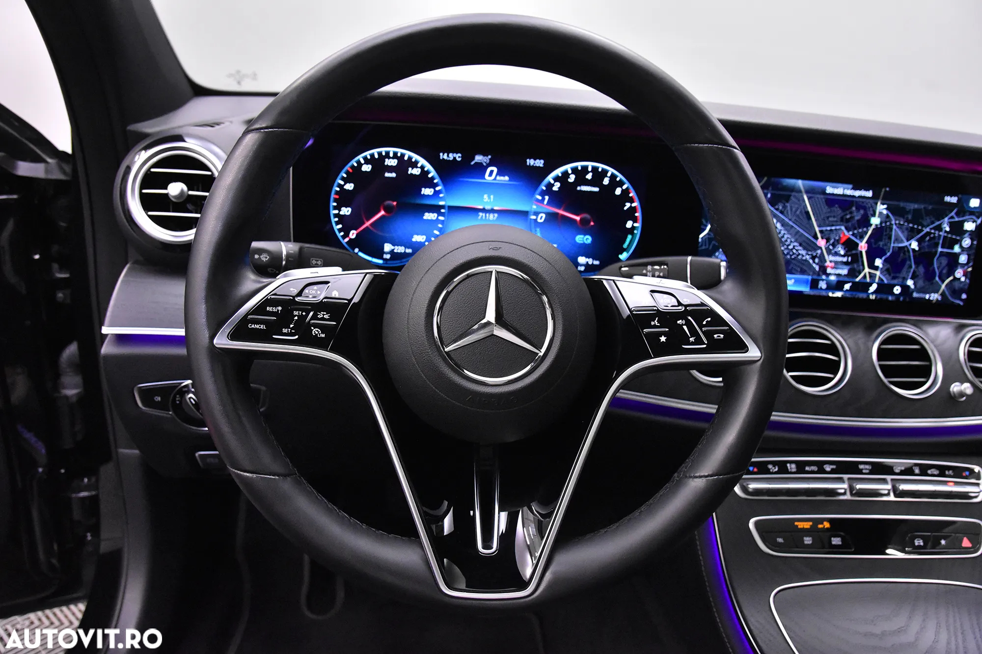 Mercedes-Benz E - 16