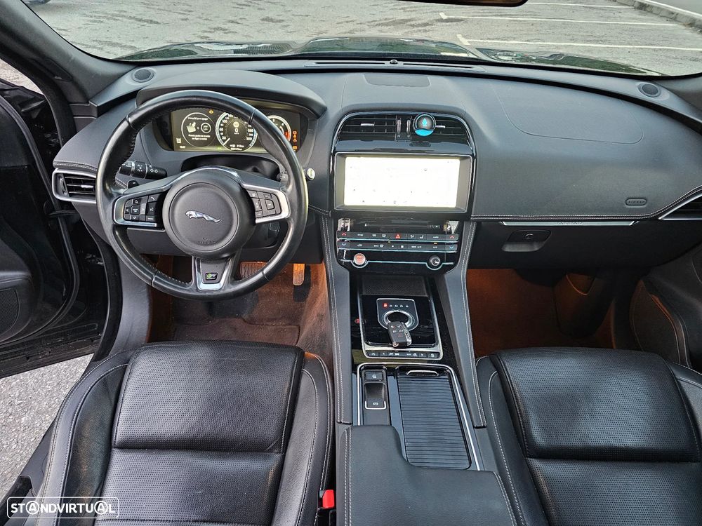 Jaguar F-Pace 20d Aut. R-Sport - 11