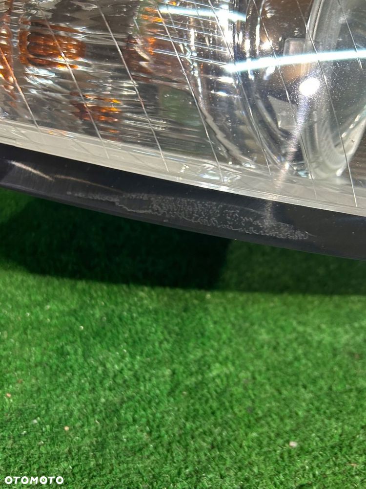 REFLEKTOR PRAWY VOLVO V50 S40 LIFT nr:162 - 2