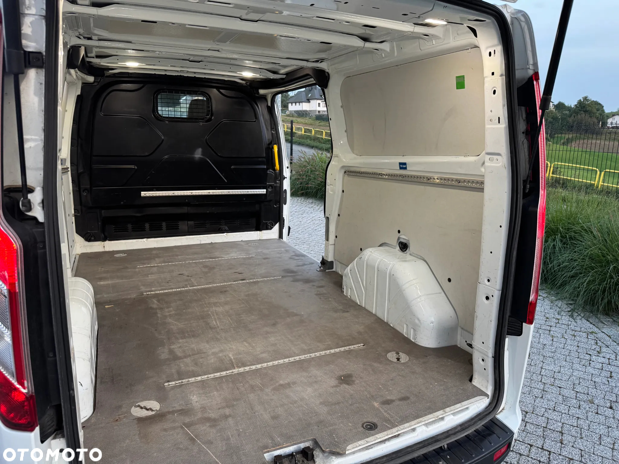 Ford TRANSIT CUSTOM - 28