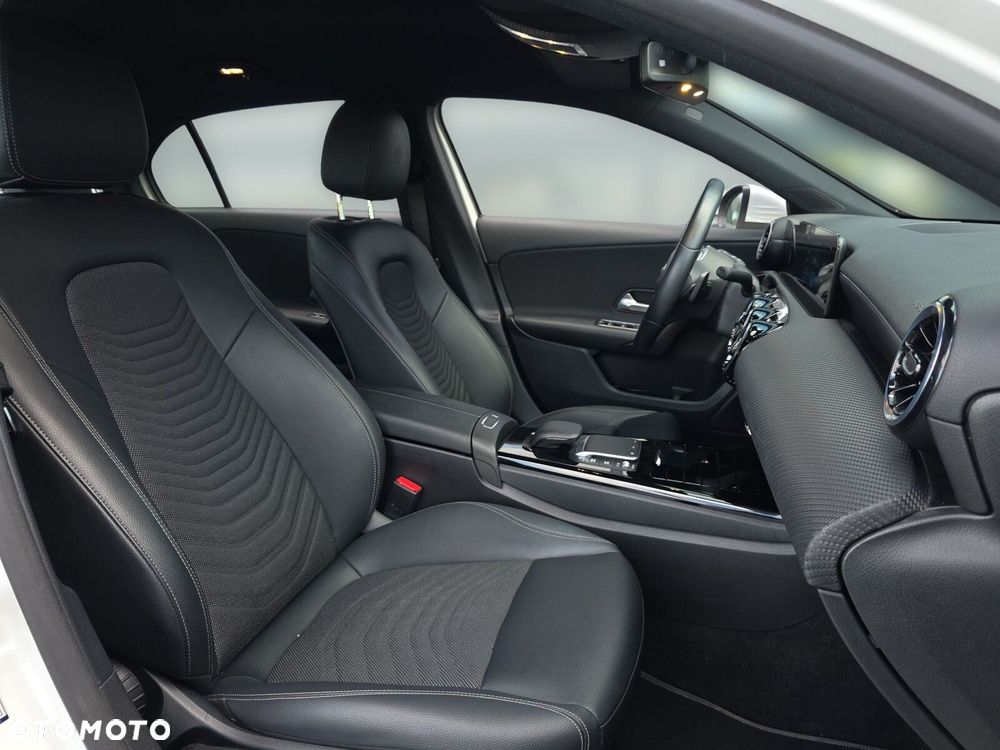 Mercedes-Benz Klasa A 200 Style 7G-DCT - 27