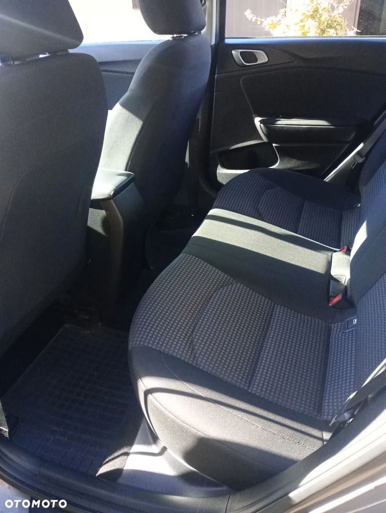 Kia Ceed 1.4 L - 10