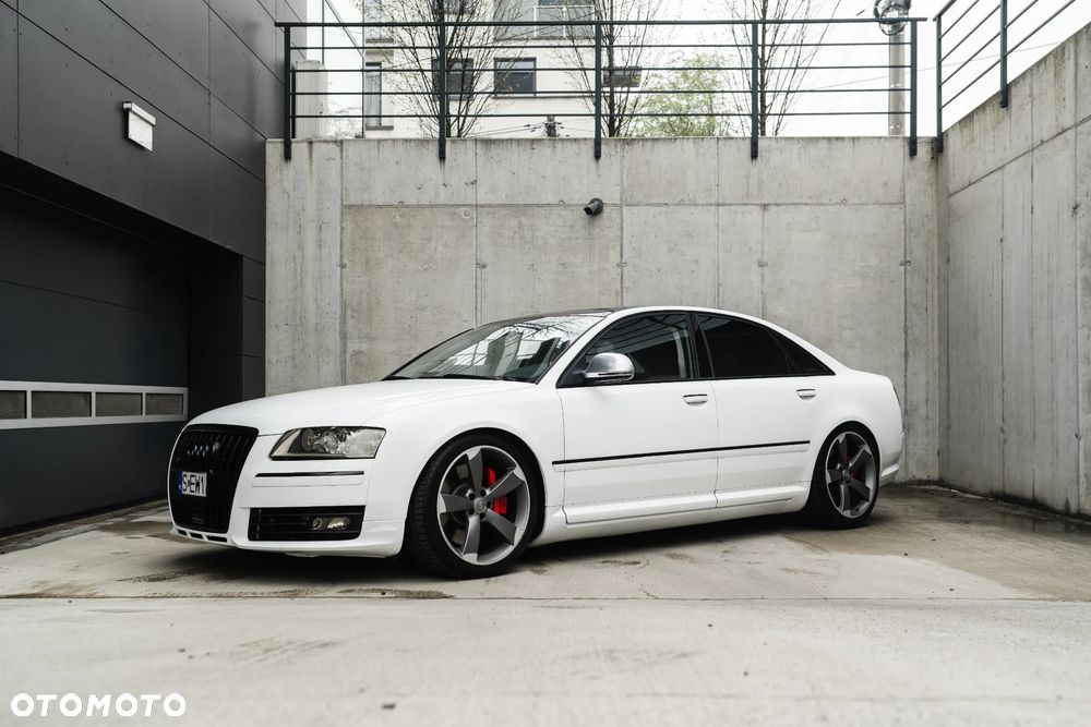 Audi S8 - 8
