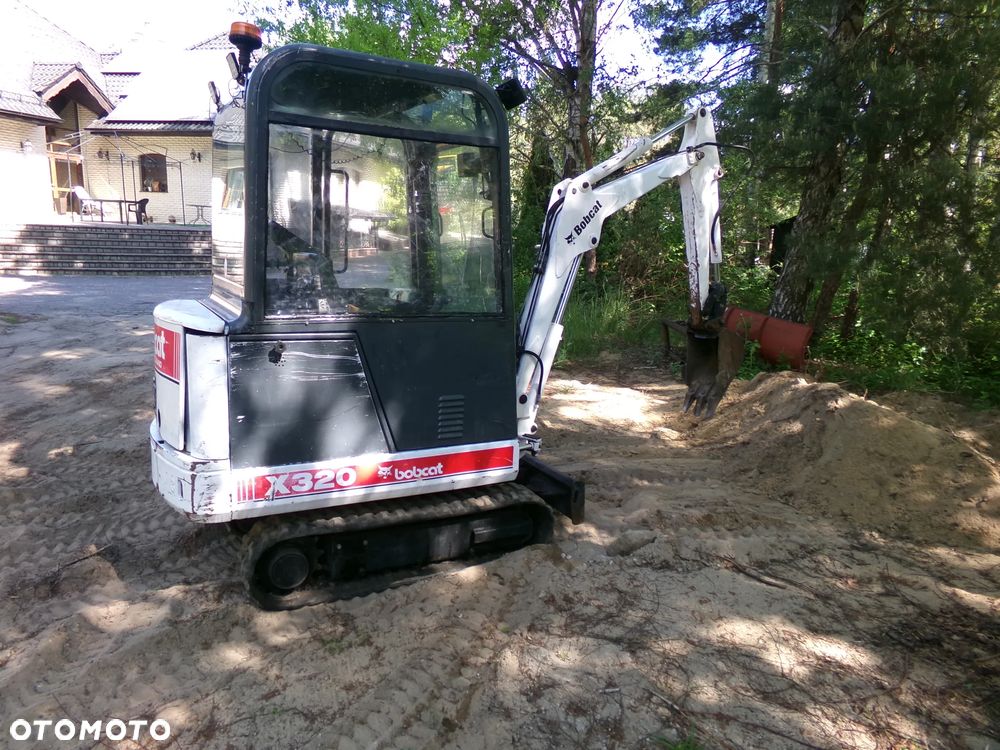 Bobcat x320 minikoparka - 4