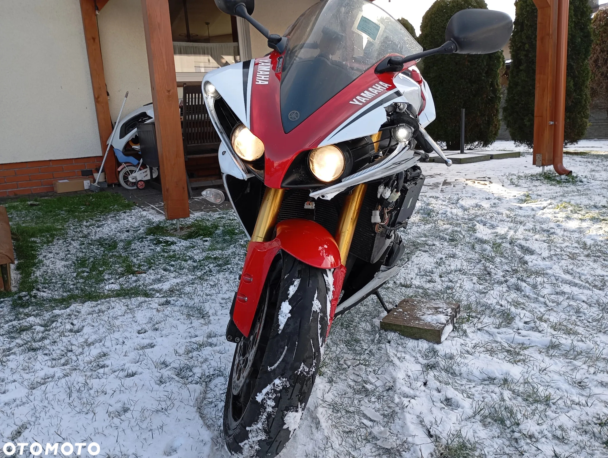 Yamaha R1 - 8