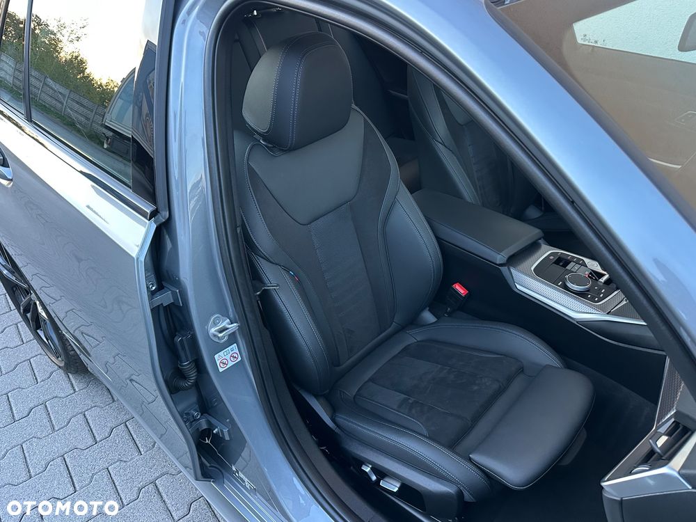 BMW Seria 3 330e xDrive M Sport - 23
