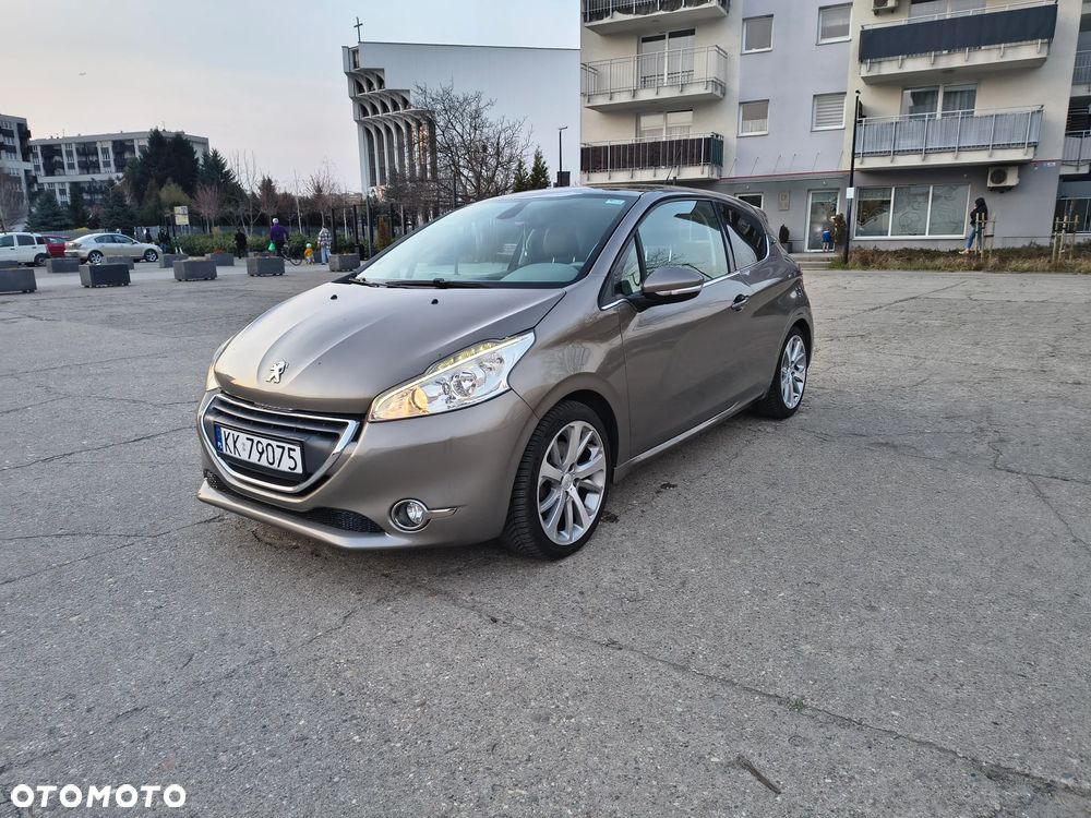 Peugeot 208 - 1
