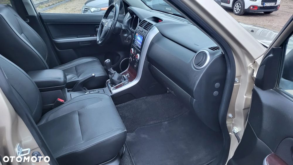 Suzuki Grand Vitara 2.0 Comfort + - 20