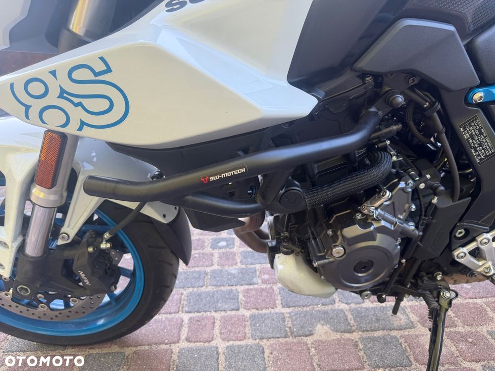 Suzuki GSX - 9