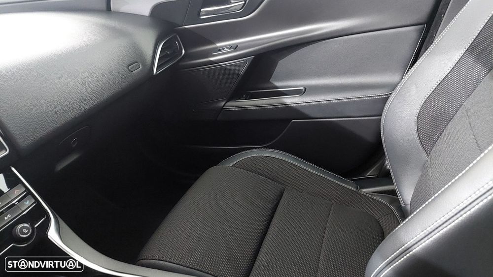 Jaguar XE 2.0 D R-Sport AWD Aut. - 13