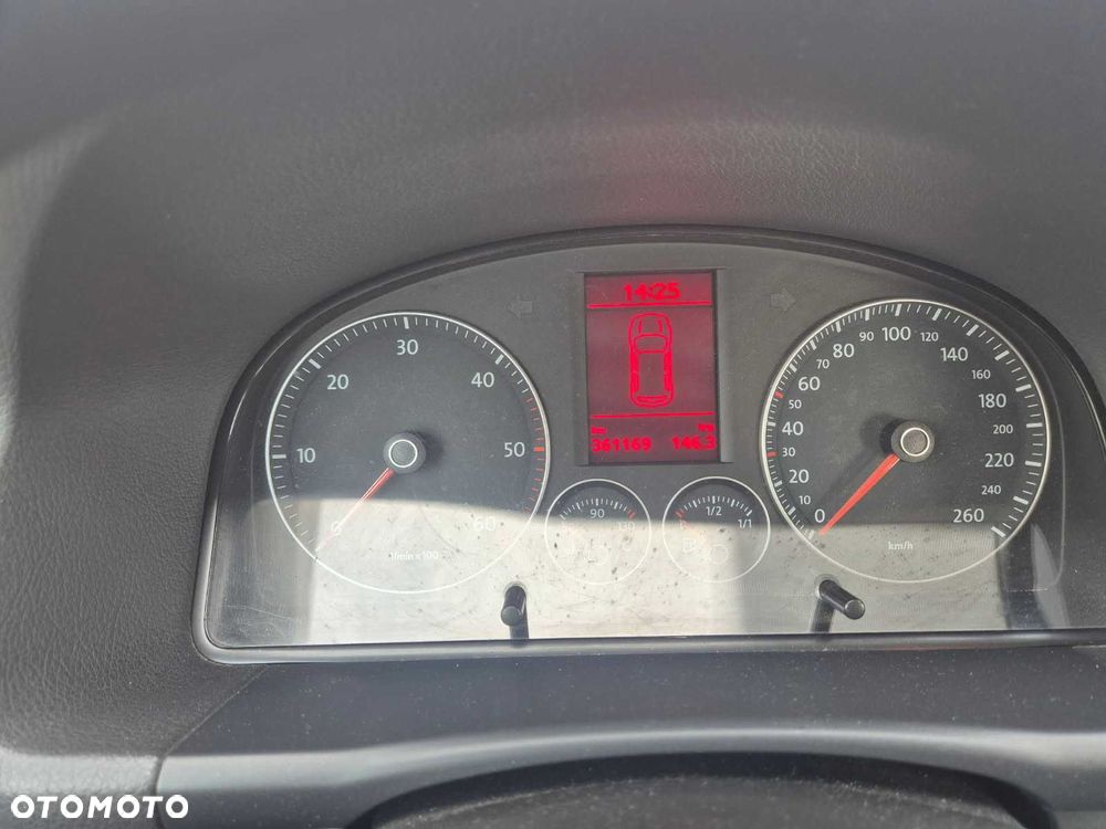 Volkswagen Touran - 10