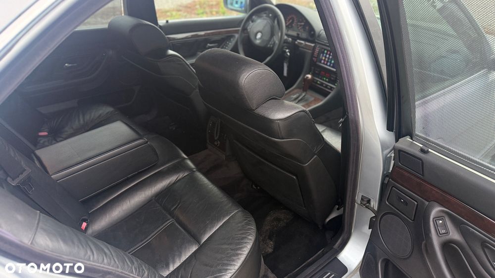 BMW Seria 7 740i - 8