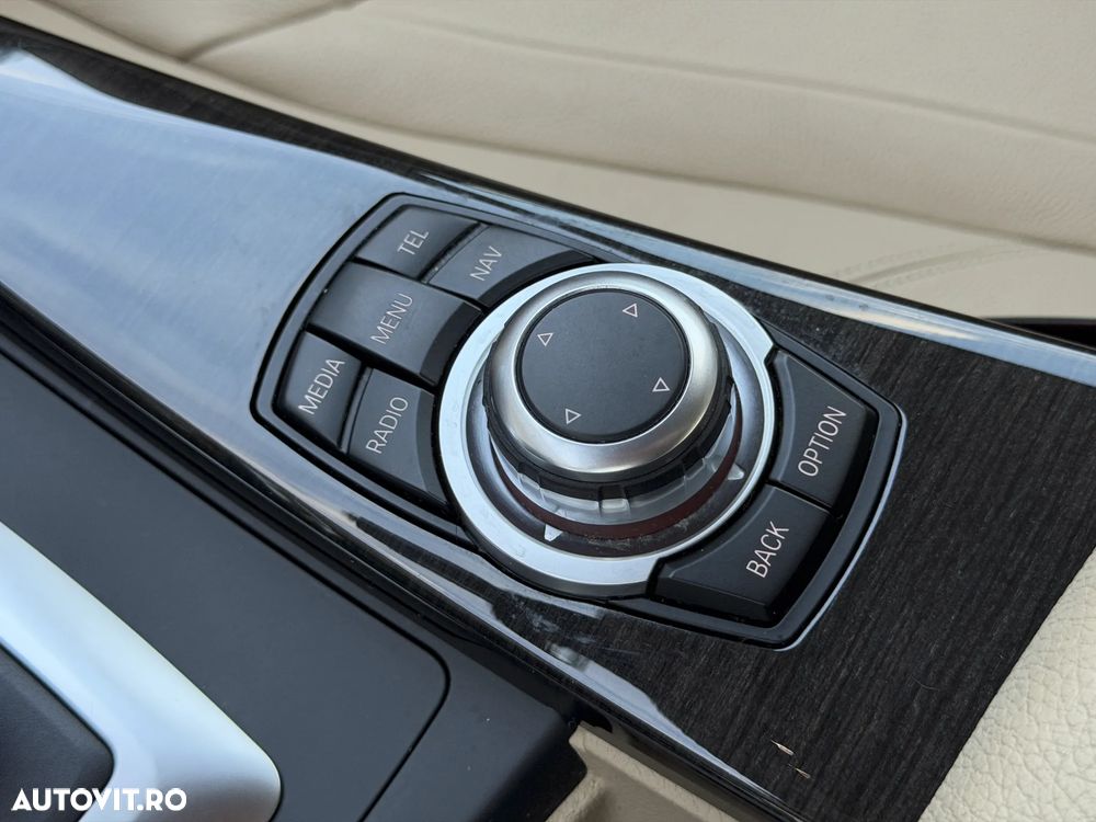 BMW Seria 3 318d Aut. Luxury Line - 28