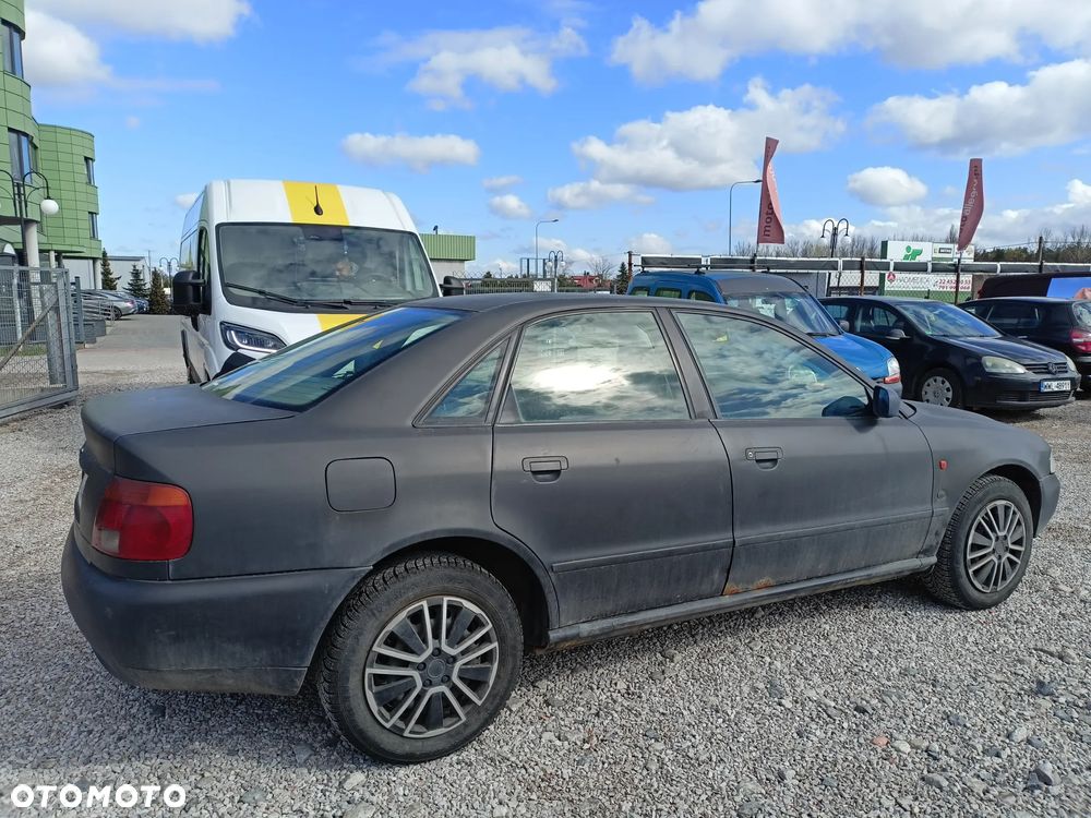 Audi A4 Limousine - 4