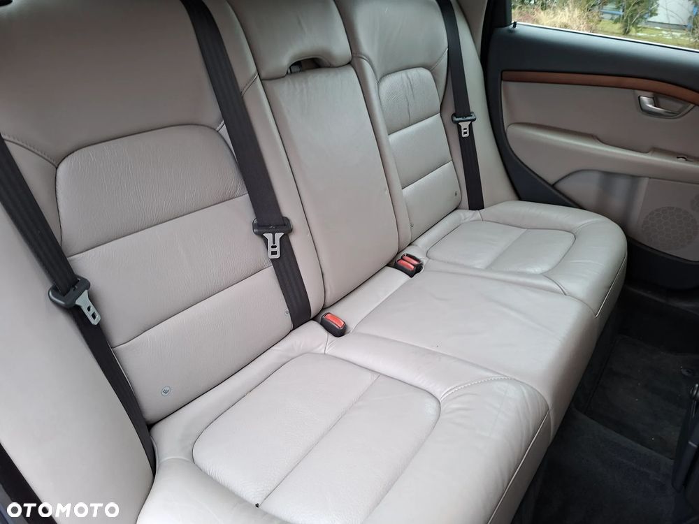 Volvo V70 D5 AWD Summum - 32