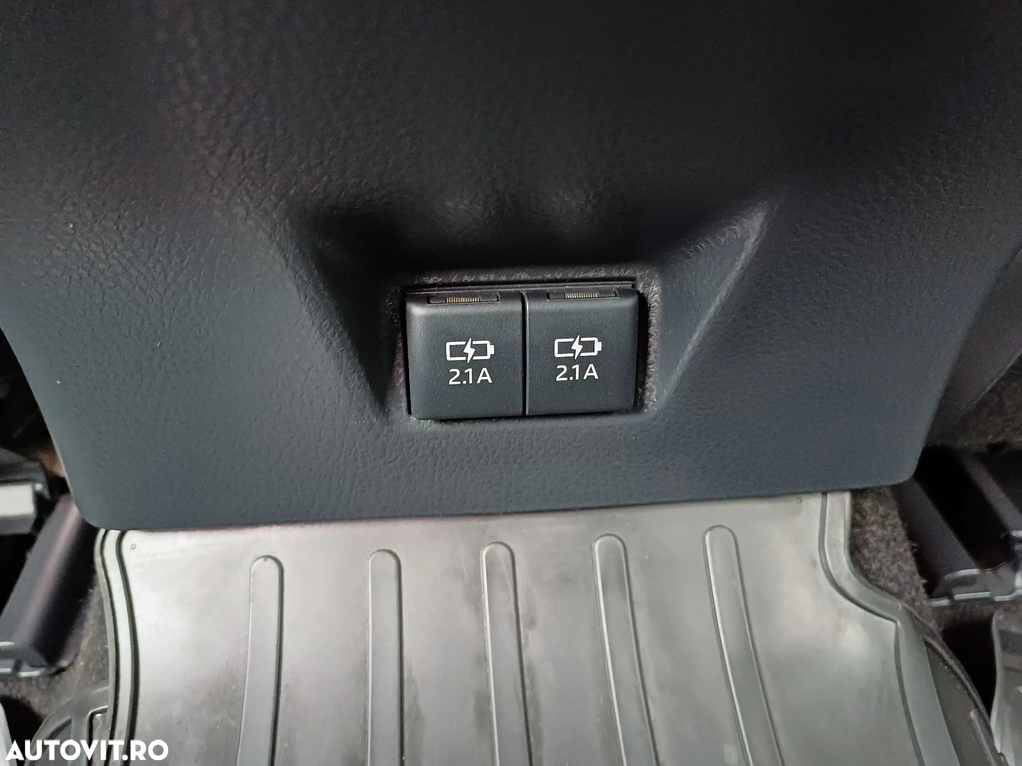 Toyota Camry 2.5 Hybrid Business - 23