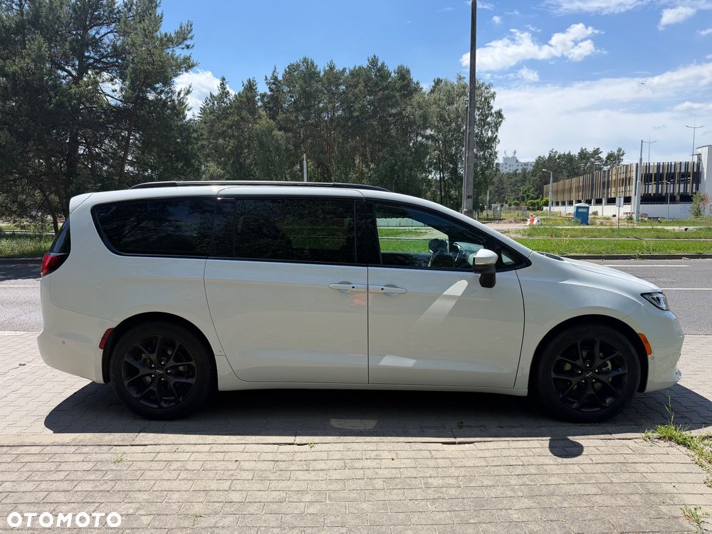 Chrysler Pacifica - 4