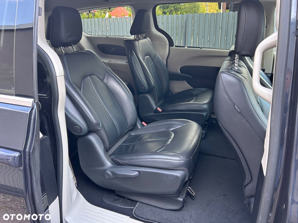 Chrysler Pacifica - 10