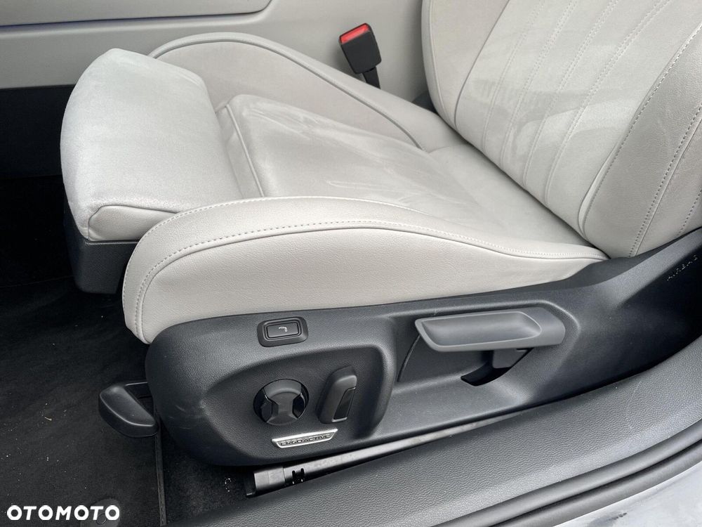 Volkswagen Passat - 11