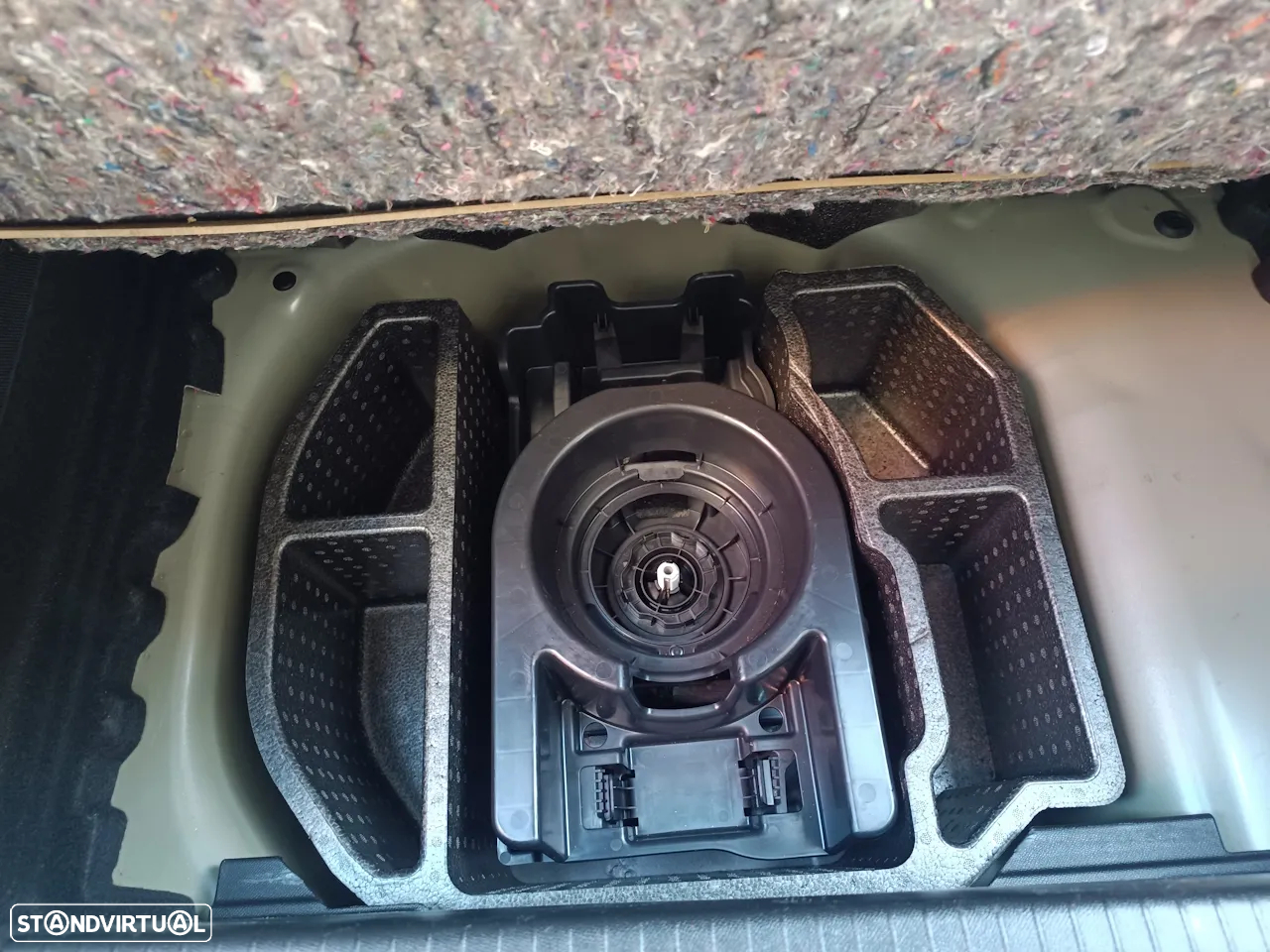 Peugeot 208 PureTech 100 EAT8 Allure - 31