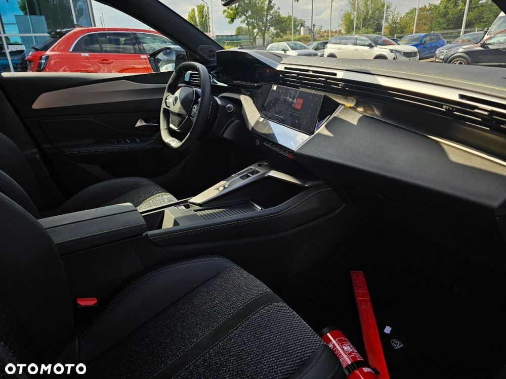 Peugeot 408 - 16