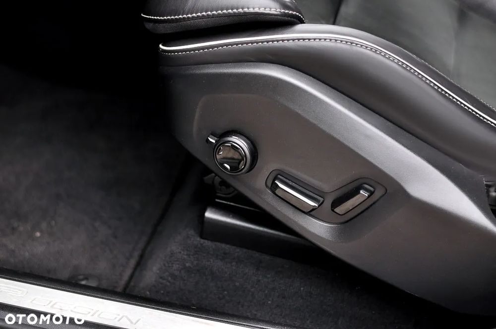 Volvo XC 60 T8 Plug-In Hybrid AWD R-Design - 22