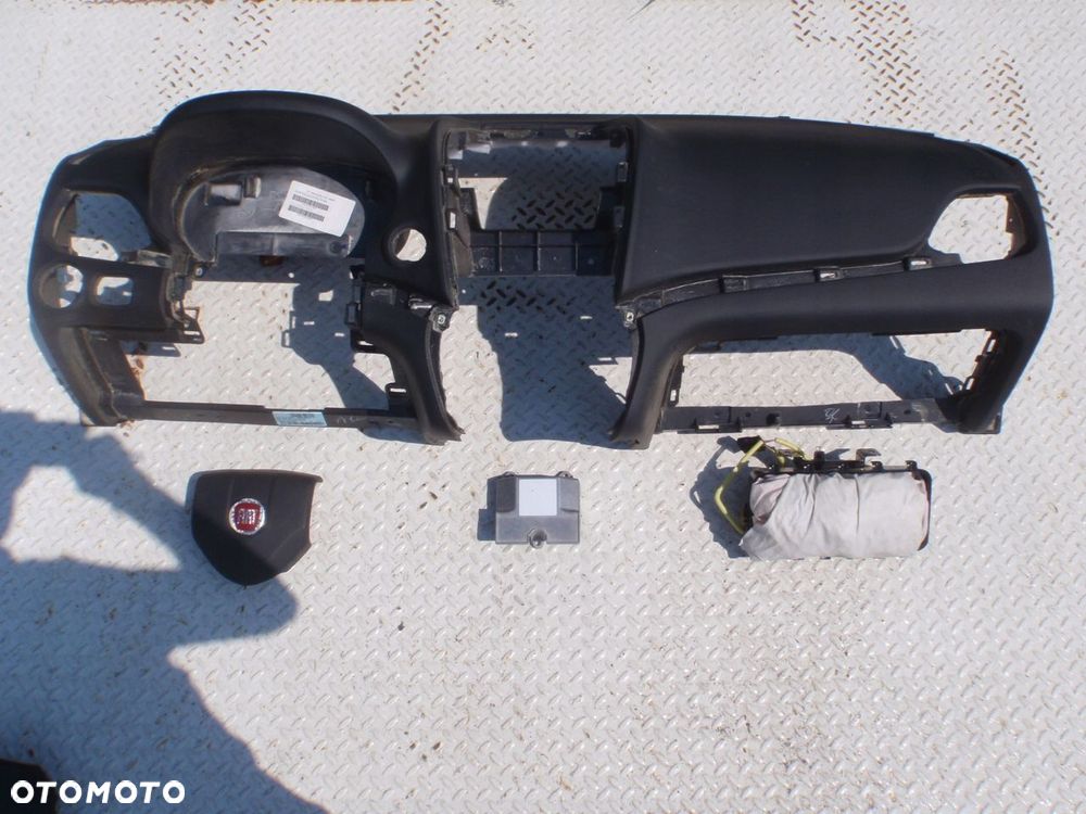 fiat freemont deska kokpit konsola poduszki pasy - 1