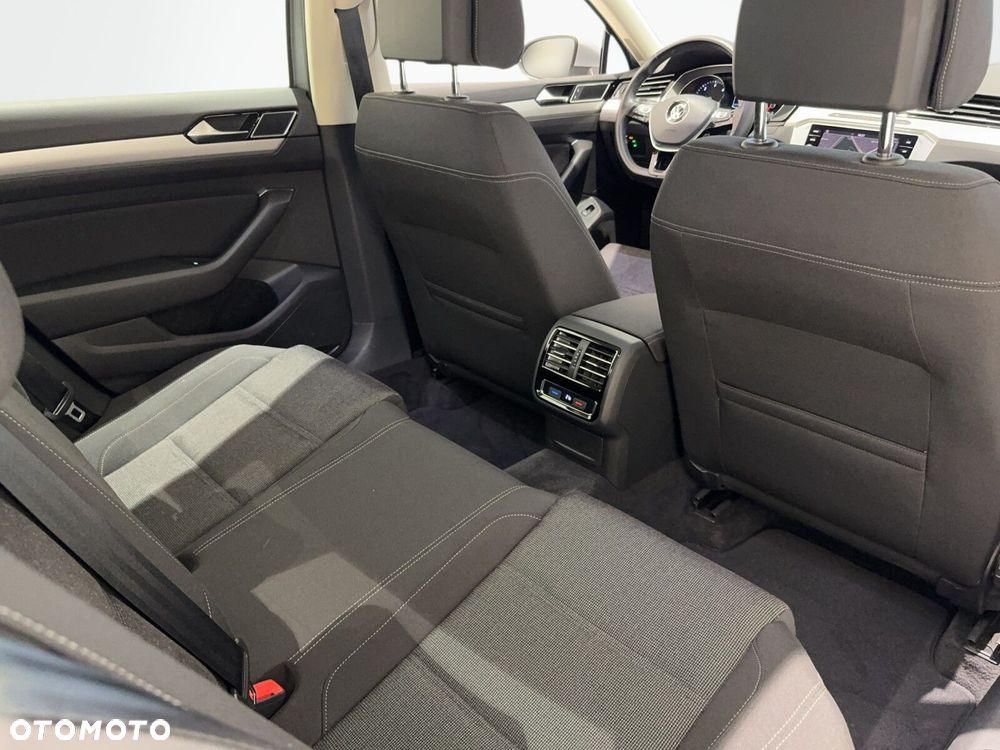 Volkswagen Passat 2.0 TDI SCR Comfortline - 15