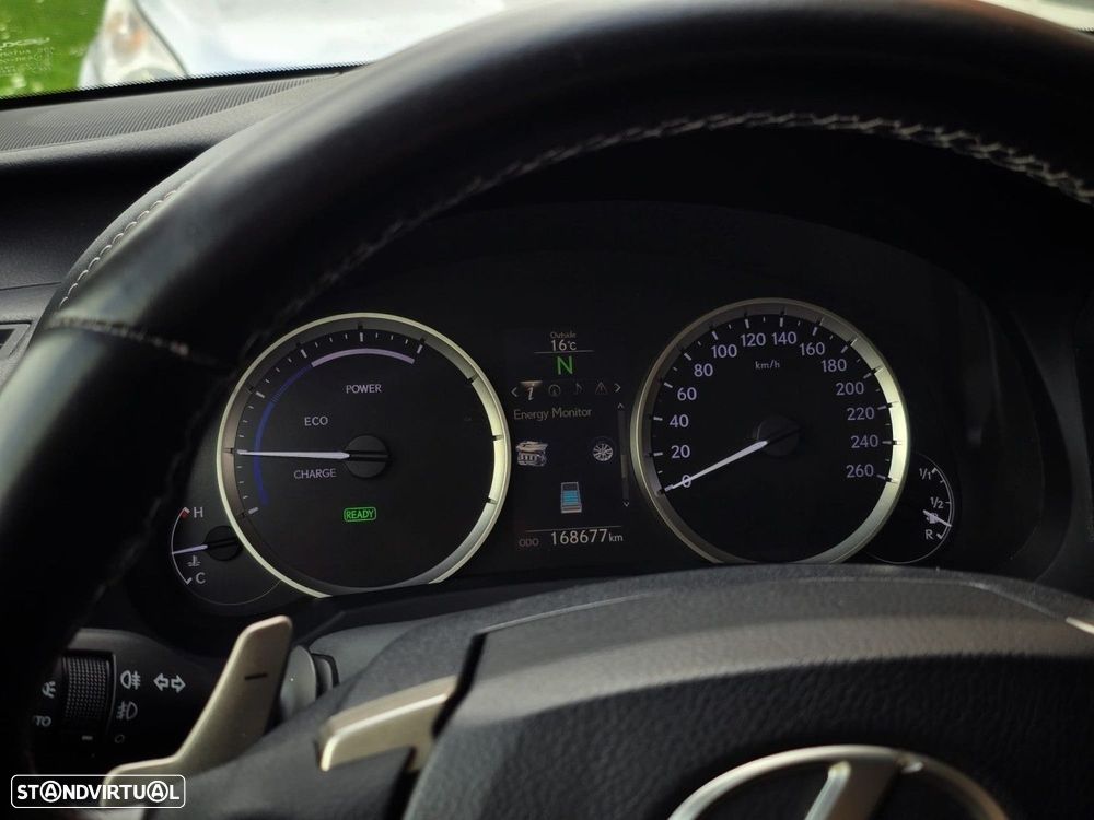 Lexus IS 300H Executive+ - 27