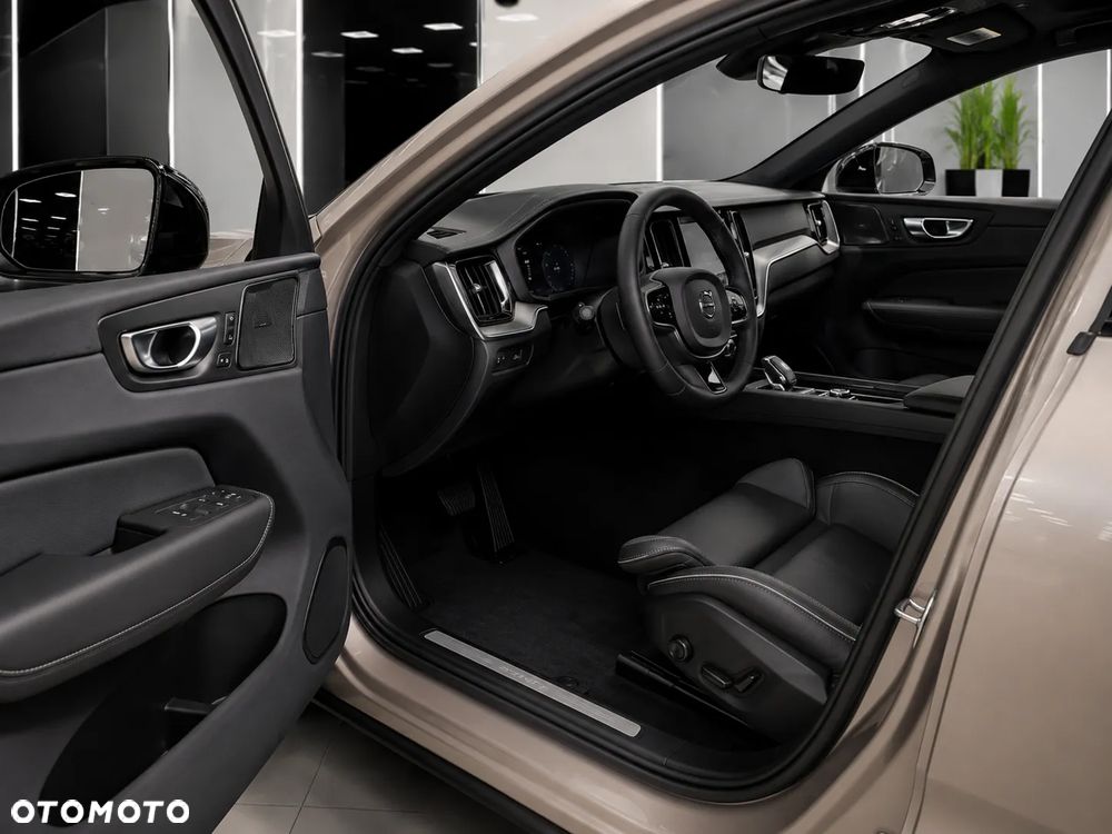 Volvo XC 60 B4 B Plus Dark - 6