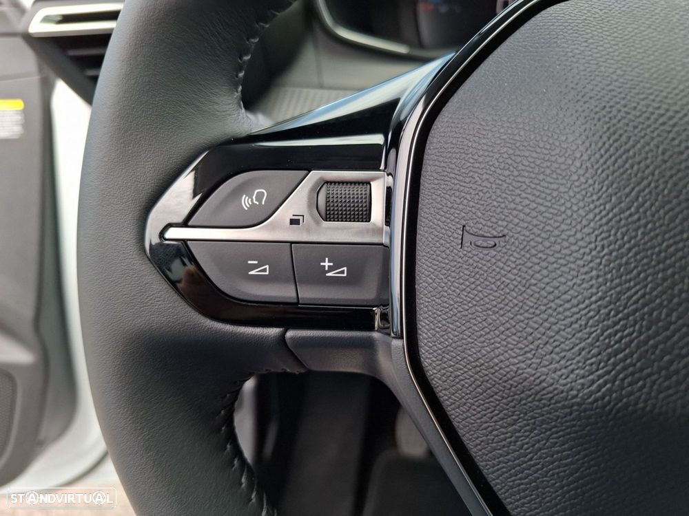 Peugeot 208 1.2 PureTech Allure - 11