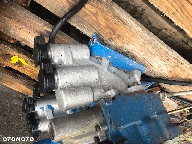 Ford New Holland - Rozdzielacz Hydrauliczny - 3