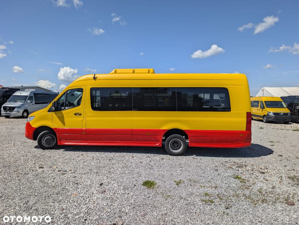 Mercedes-Benz Sprinter 517 - 8