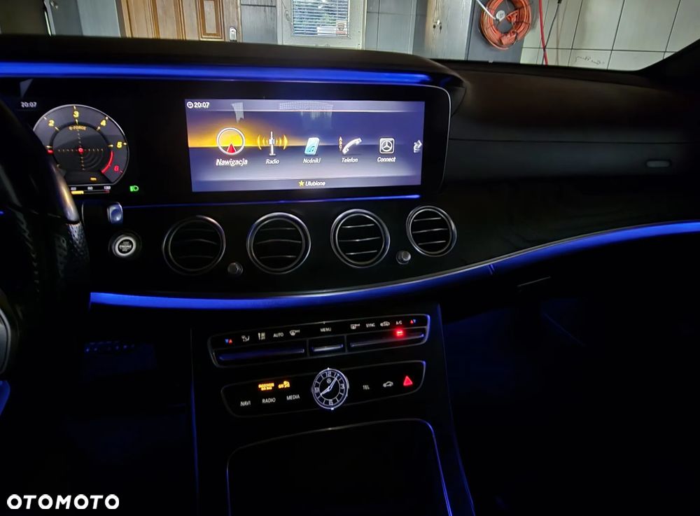 Mercedes-Benz Klasa E 220 d T 9G-TRONIC AMG Line - 32