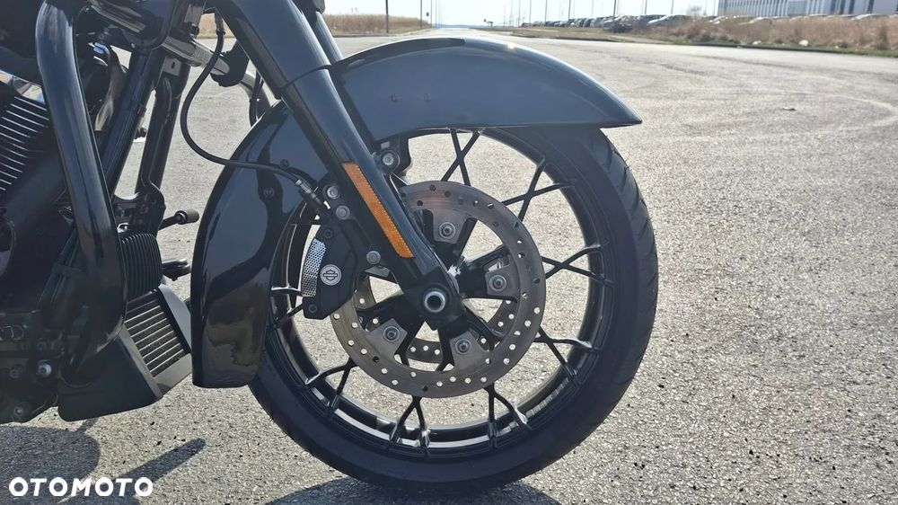 Harley-Davidson Touring Road Glide - 14