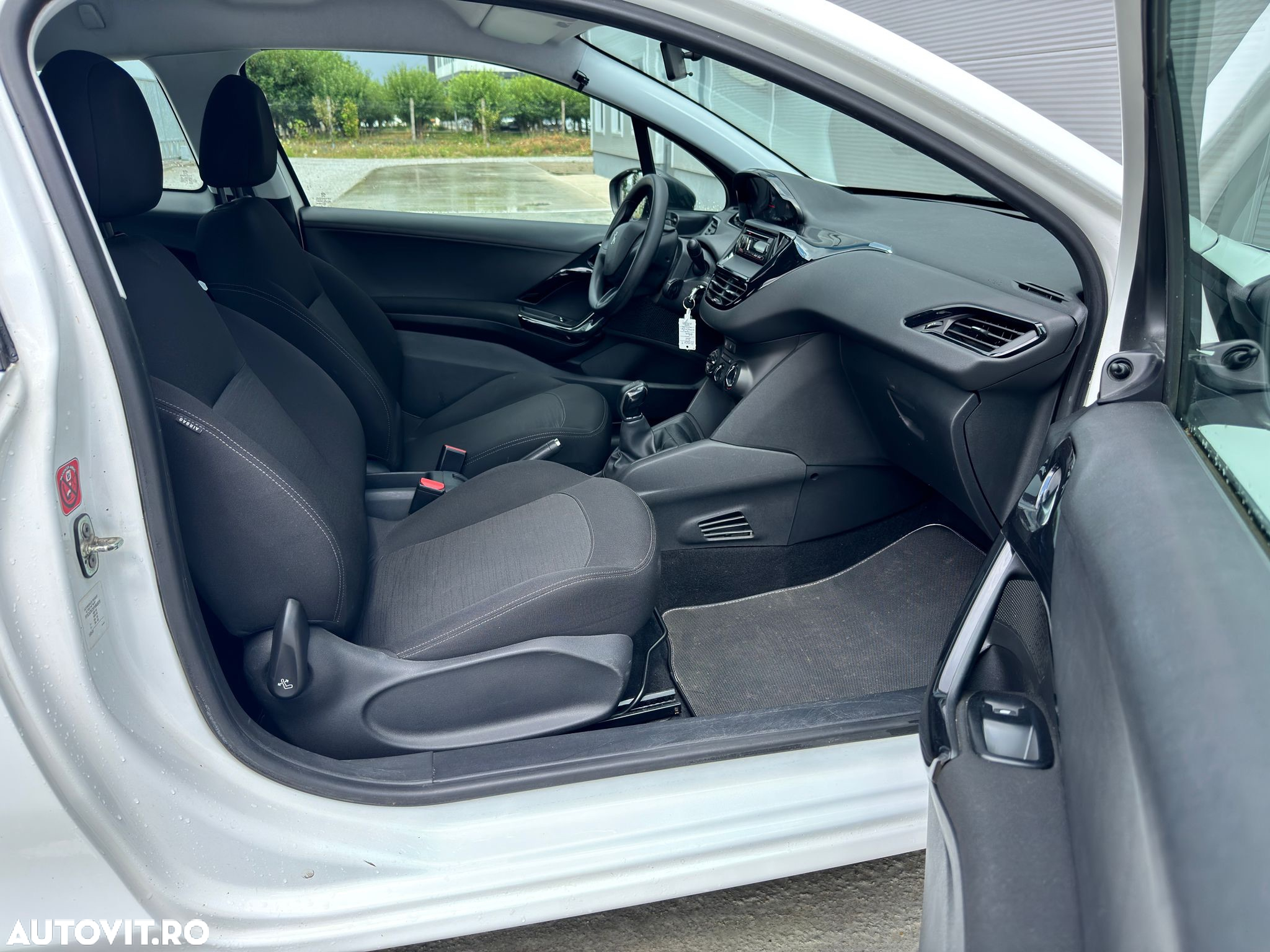 Peugeot 208 1.0 L PureTech Access - 18