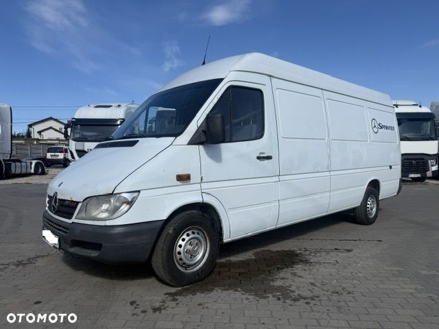 Mercedes-Benz Sprinter - 2