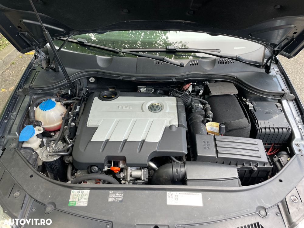 Volkswagen Passat 2.0 TDI DPF Sportline - 16