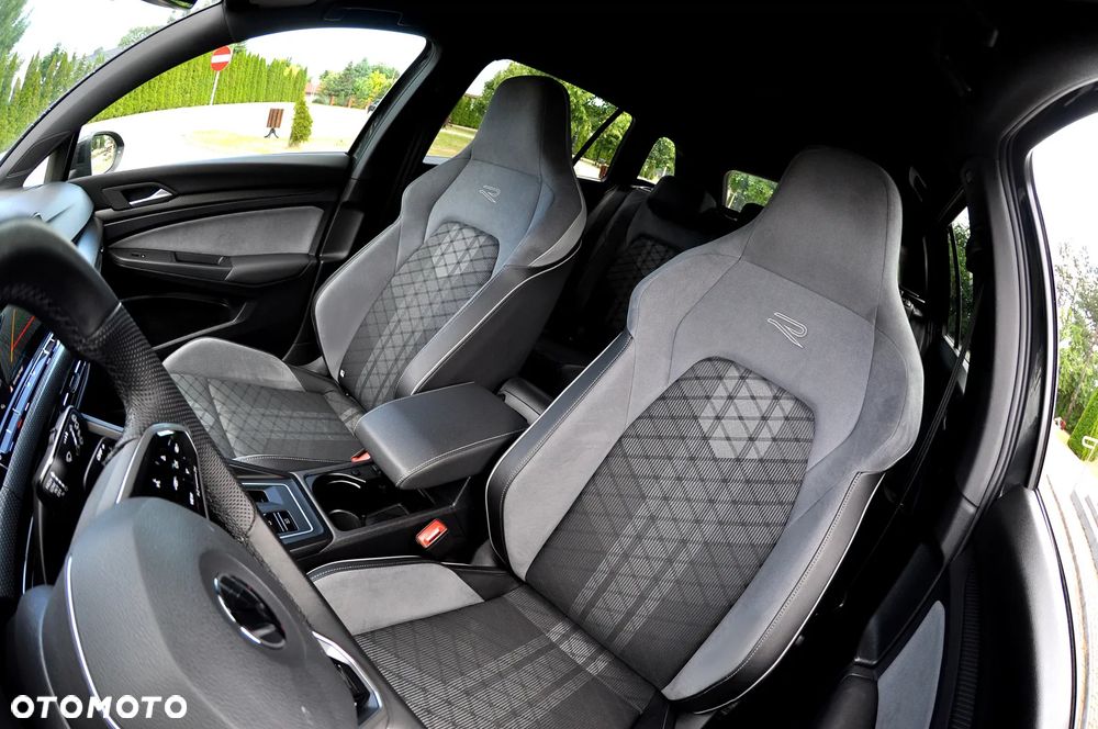 Volkswagen Golf 1.5 eTSI OPF DSG R-Line - 29