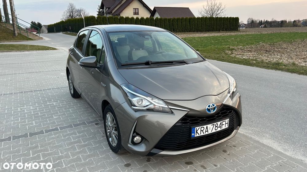 Toyota Yaris Hybrid 100 Business Edition - 16